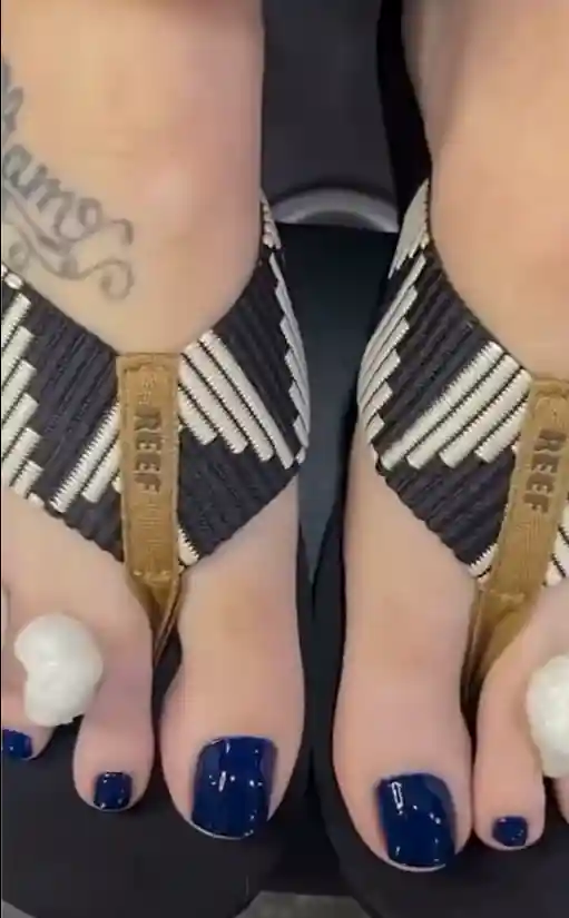 e02